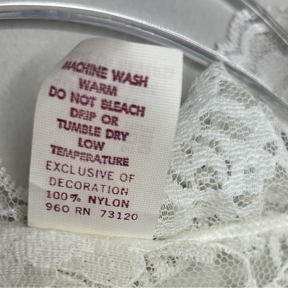 Frederick’s of Hollywood -Vintage 1980’s delicate, sheer lace robe, ruffle trim. - Picture 6 of 8